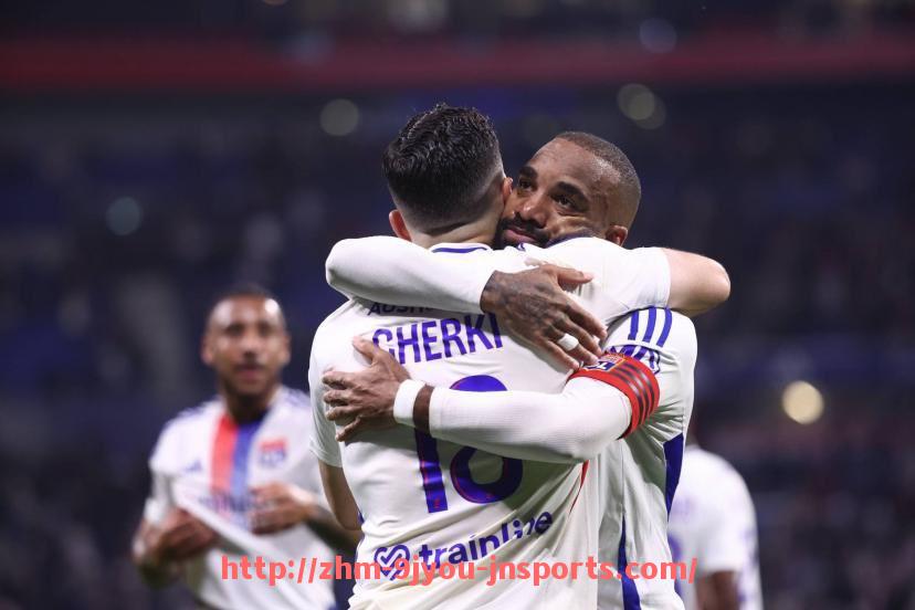 J9九游会登录入口-CBA辽宁队球员踢足球视频合集