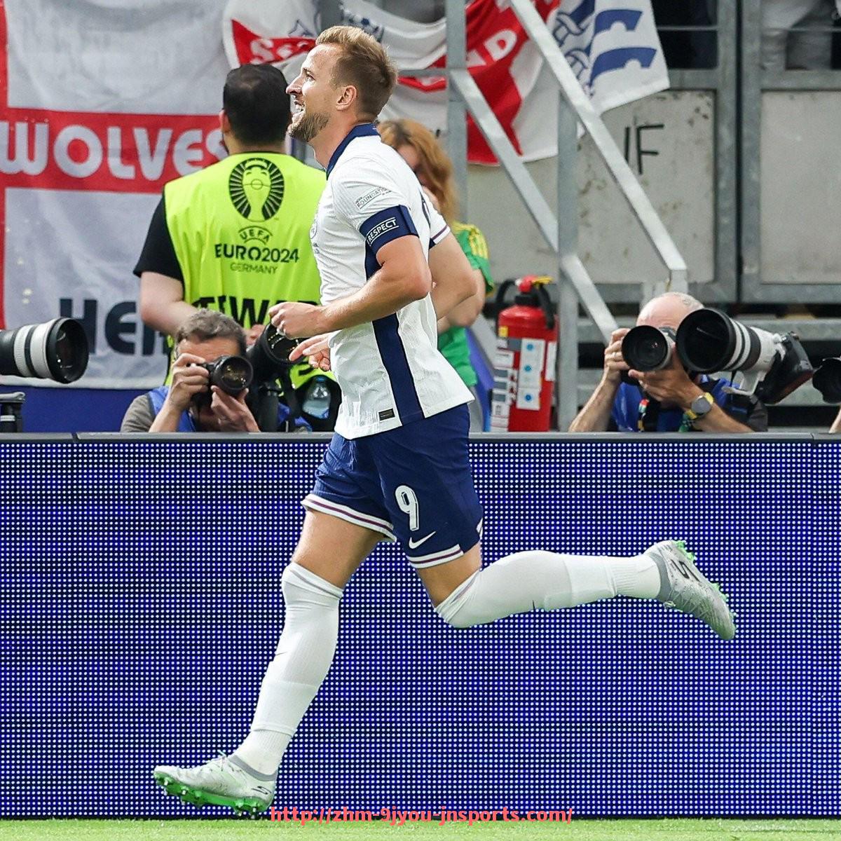 J9九游会登录入口-火箭队对阵奥林匹亚科斯队比赛回顾与技术分析